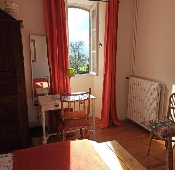 جناح عائلي, La Maison De Jeanne