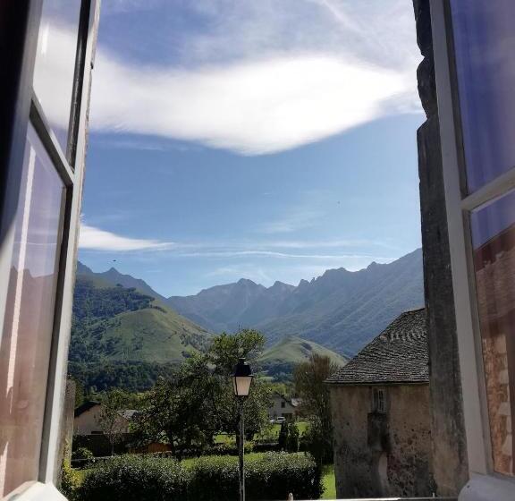 جناح عائلي, La Maison De Jeanne