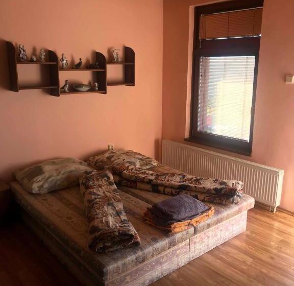 4인용 스탠다드 룸, Car Es Panzió