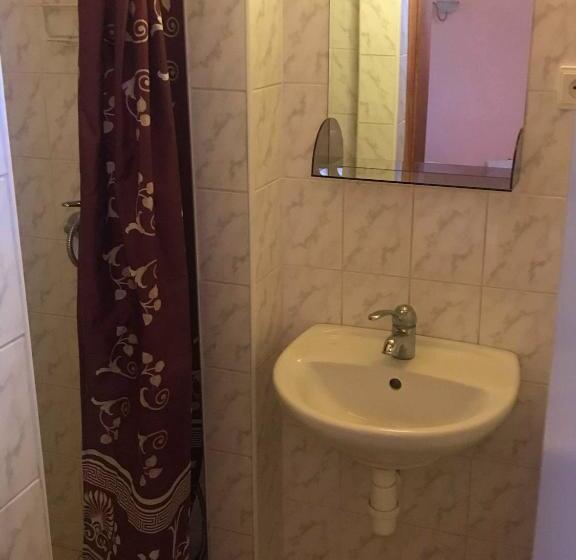 4인용 스탠다드 룸, Car Es Panzió