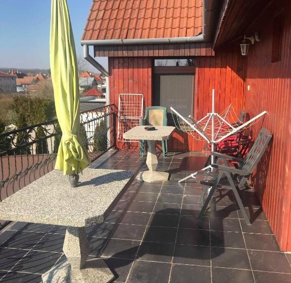 4인용 스탠다드 룸, Car Es Panzió