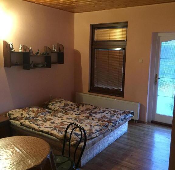 디럭스 룸, Car Es Panzió