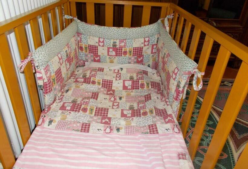 غرفة قياسية ثلاثية, Villa Aurora