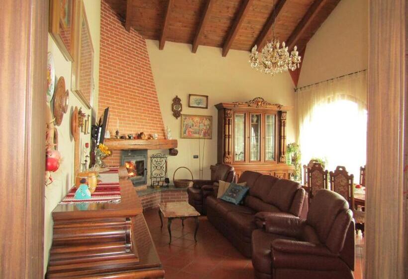 غرفة قياسية ثلاثية, Villa Aurora