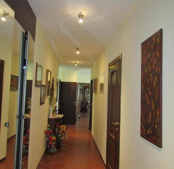 غرفة قياسية ثلاثية, Villa Aurora