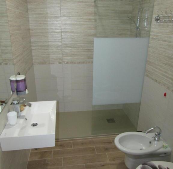 غرفة قياسية ثلاثية, Villa Aurora