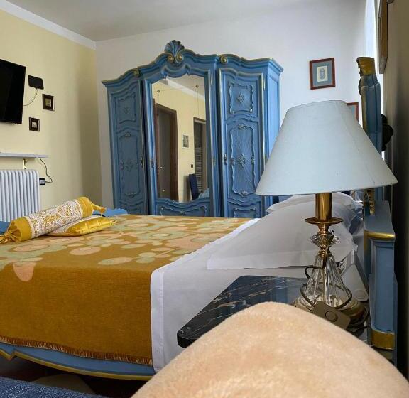 غرفة قياسية ثلاثية, Villa Aurora