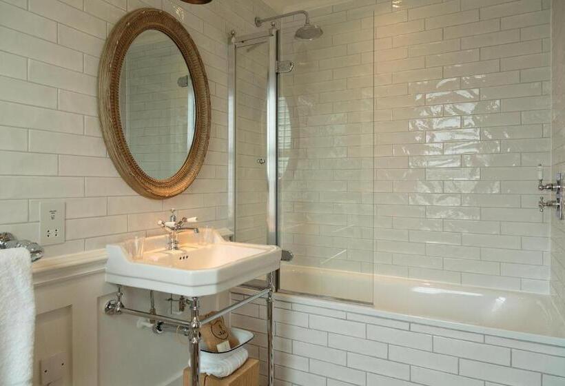 디럭스 룸 킹사이즈 침대, Sandy Mount House