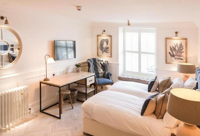 수피리어 룸, Sandy Mount House