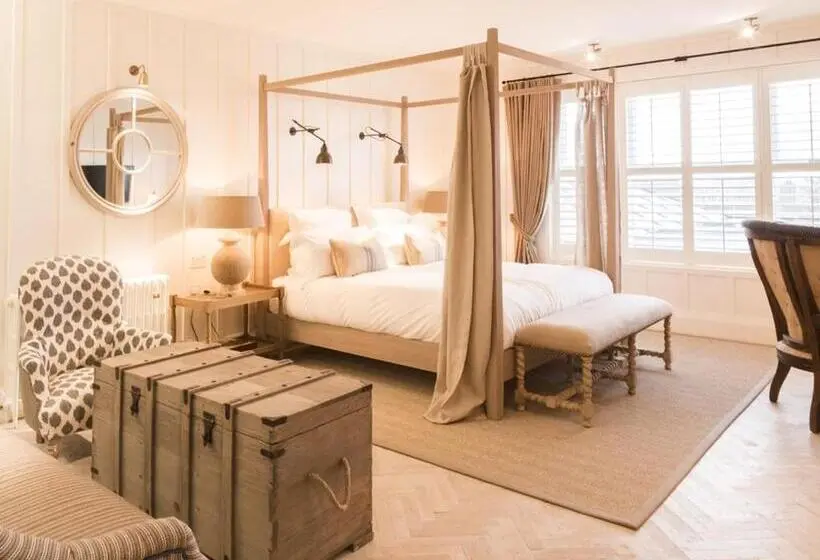 デラックスジュニアスイート, Sandy Mount House