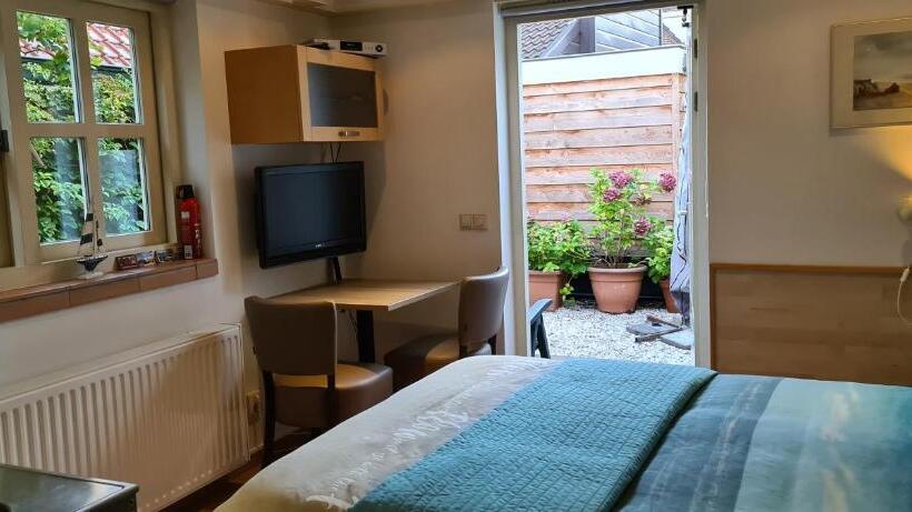 اتاق استاندارد, Near The Beach