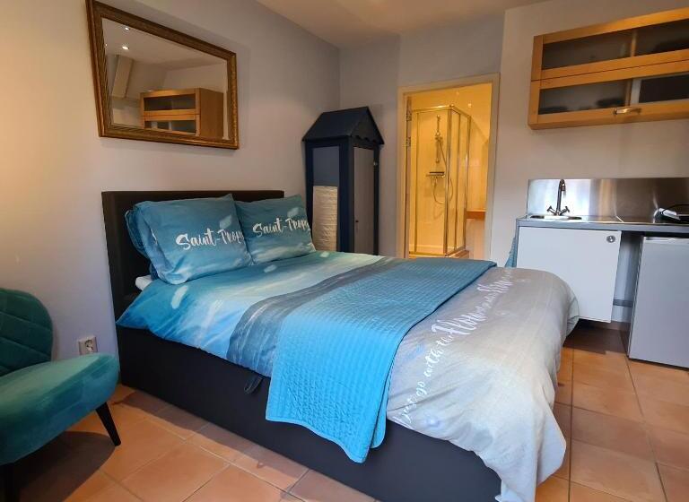 اتاق استاندارد, Near The Beach