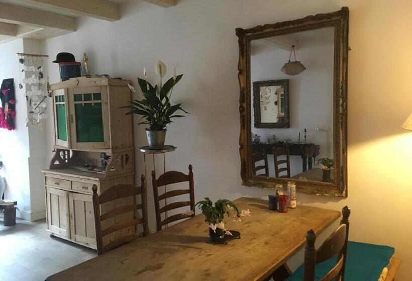 شقة غرفة واحدة, Bohemian Loft