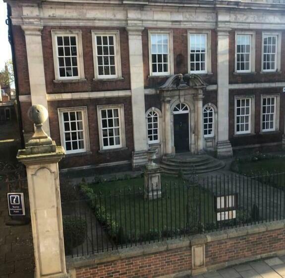 Номер Стандарт, The Magnet Tavern