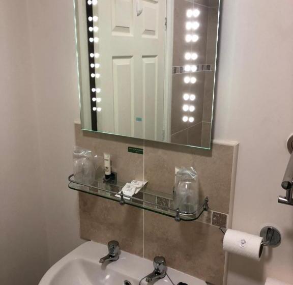 Номер Стандарт, The Magnet Tavern