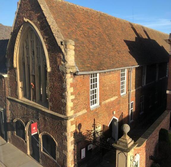 Номер Стандарт, The Magnet Tavern