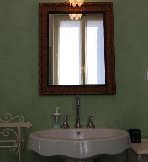 اتاق استاندارد یک نفره, Masnadieri 18