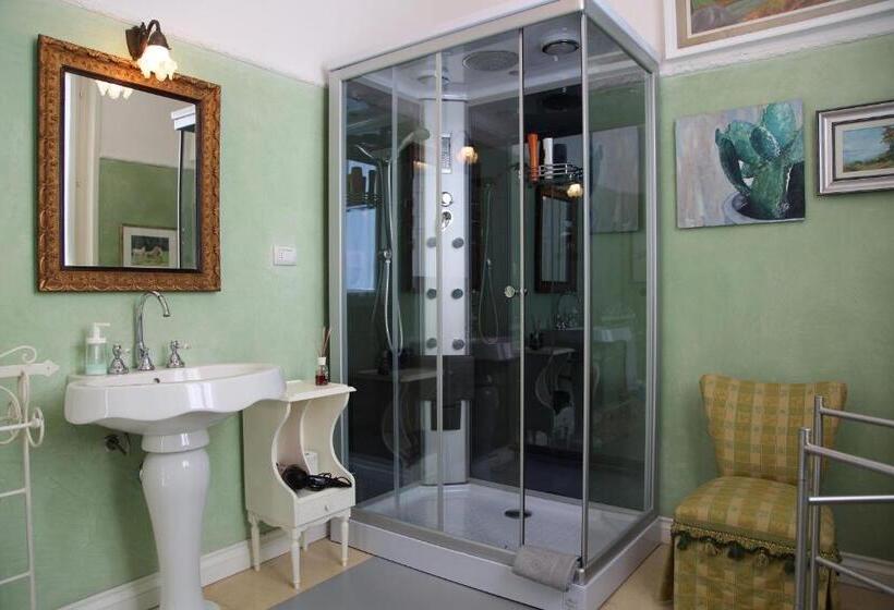 اتاق استاندارد یک نفره, Masnadieri 18