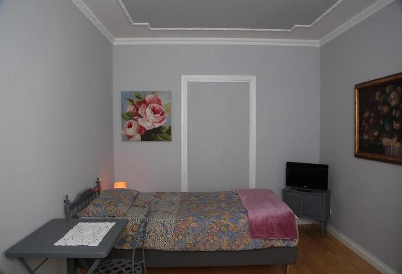 اتاق استاندارد یک نفره, Masnadieri 18