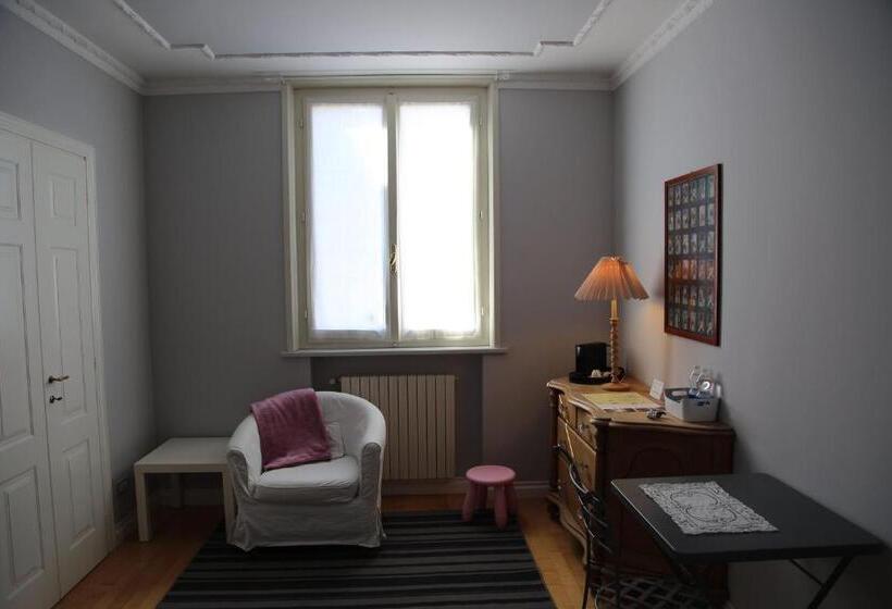 اتاق استاندارد یک نفره, Masnadieri 18