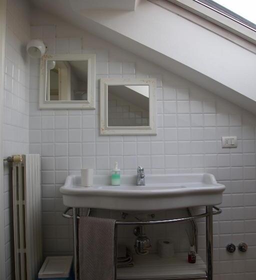 اتاق استاندارد با وان آب گرم, Masnadieri 18