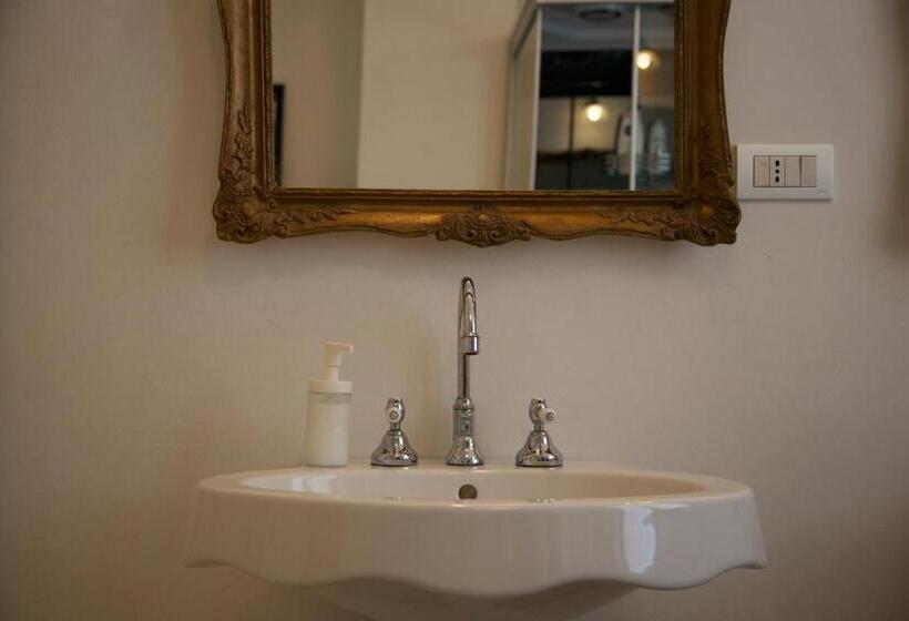 اتاق استاندارد, Masnadieri 18