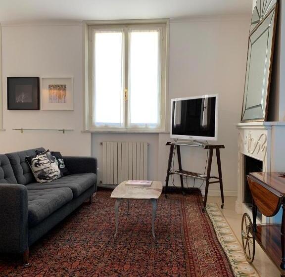 اتاق راحتی سه تخته, Masnadieri 18