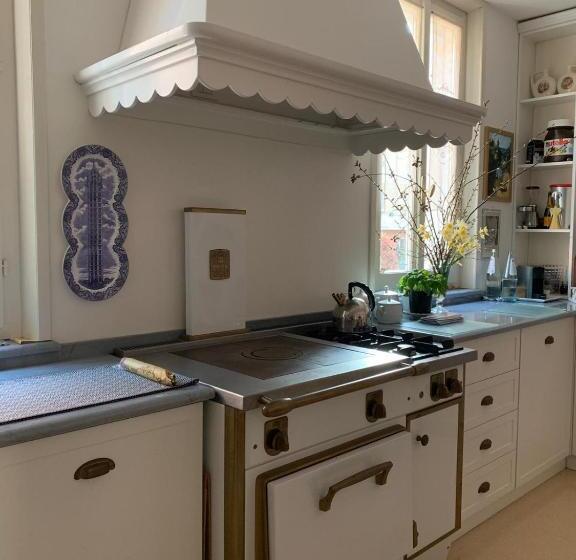 اتاق راحتی سه تخته, Masnadieri 18