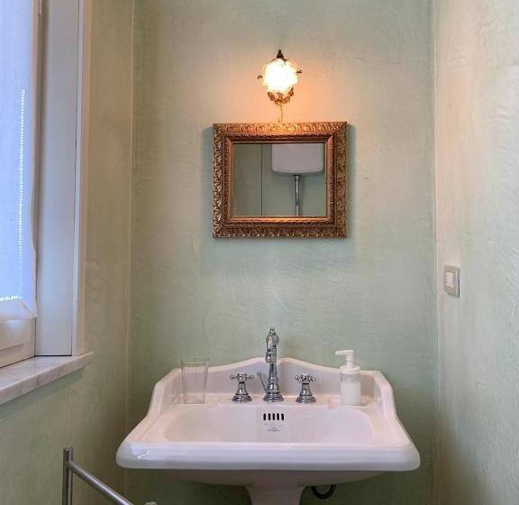 اتاق راحتی سه تخته, Masnadieri 18