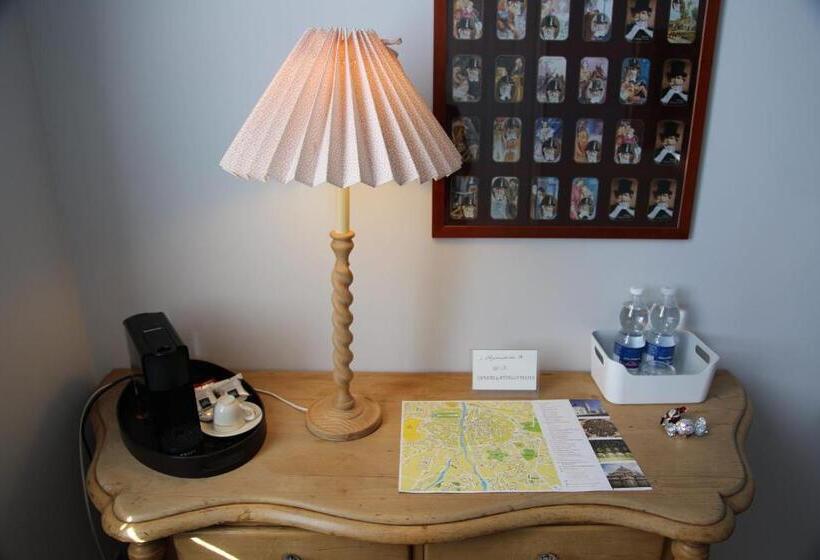 اتاق استاندارد یک نفره, Masnadieri 18