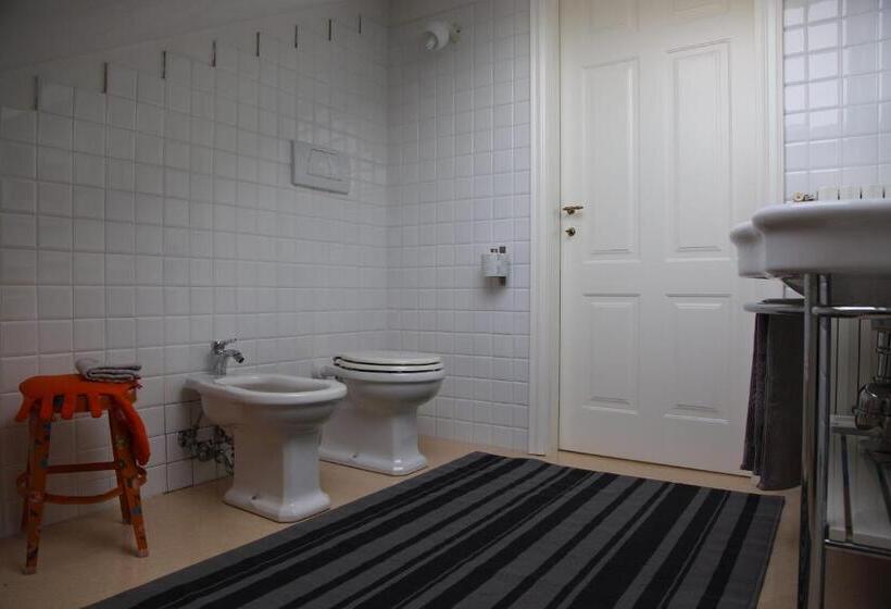 اتاق استاندارد با وان آب گرم, Masnadieri 18