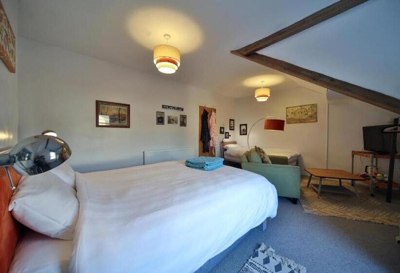 בית, 4 חדרי שינה, The Green House Guest House