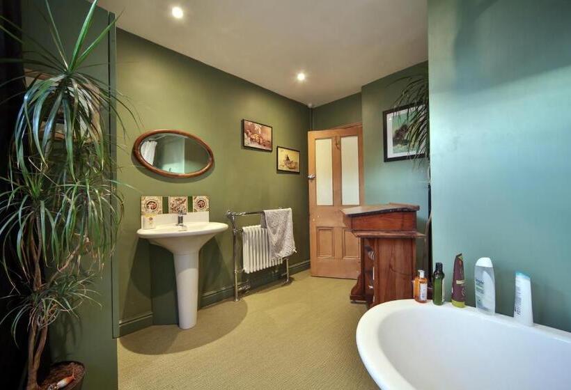 בית, 4 חדרי שינה, The Green House Guest House