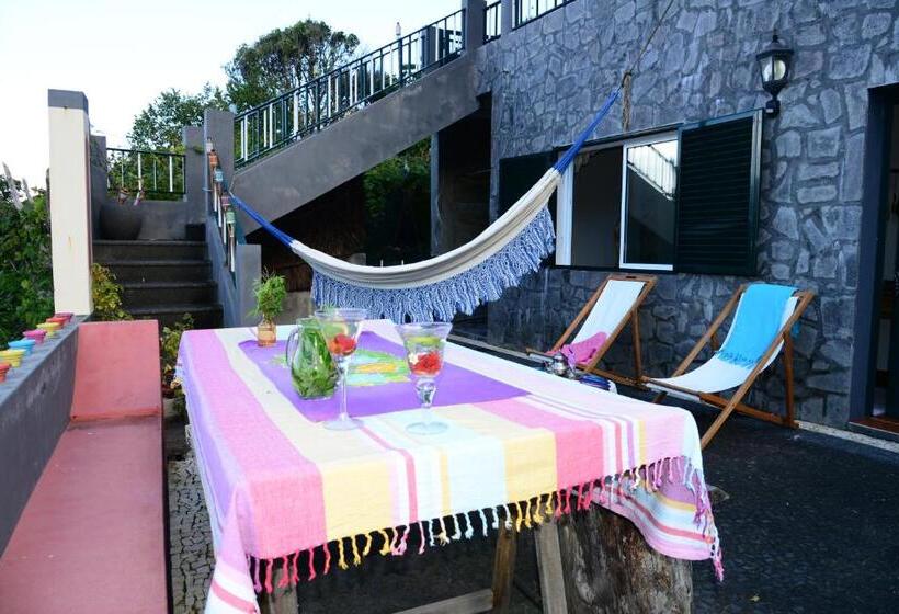 غرفة قياسية, Janela Para O Atlântico