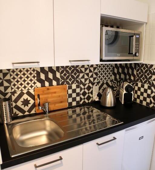 스탠다드 룸, Troisième Droite