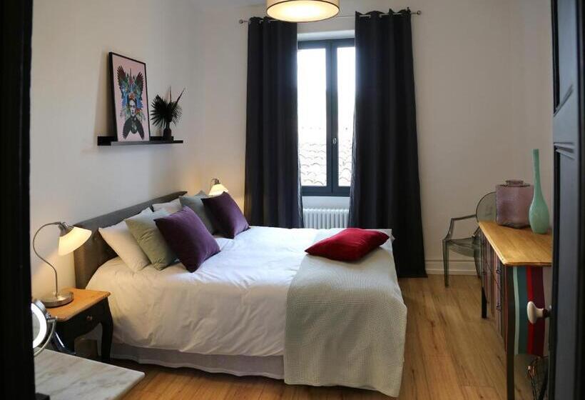 스탠다드 룸, Troisième Droite