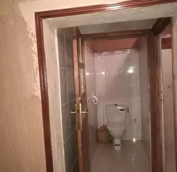 バス共有のスタンダードルーム, Riad Berbère Boutaghrar