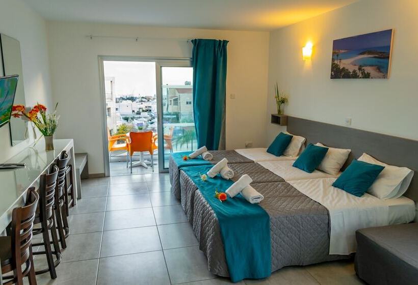 Quarto Triplo Superior, A Maos Hotel Apartments