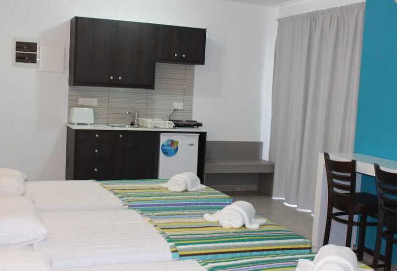 غرفة سوبيريور ثلاثية, A Maos Hotel Apartments