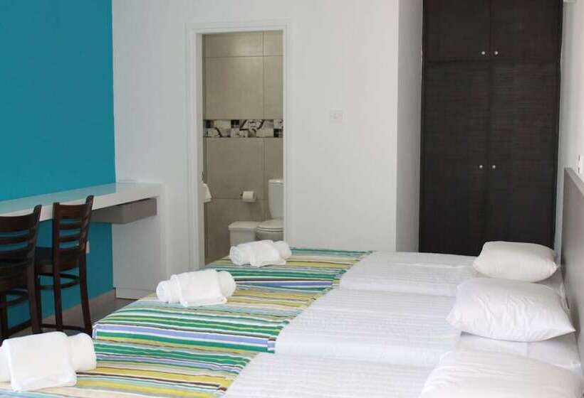 غرفة سوبيريور ثلاثية, A Maos Hotel Apartments