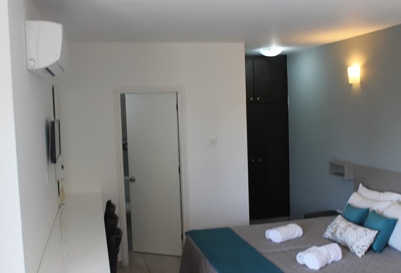 Quarto Triplo Superior, A Maos Hotel Apartments
