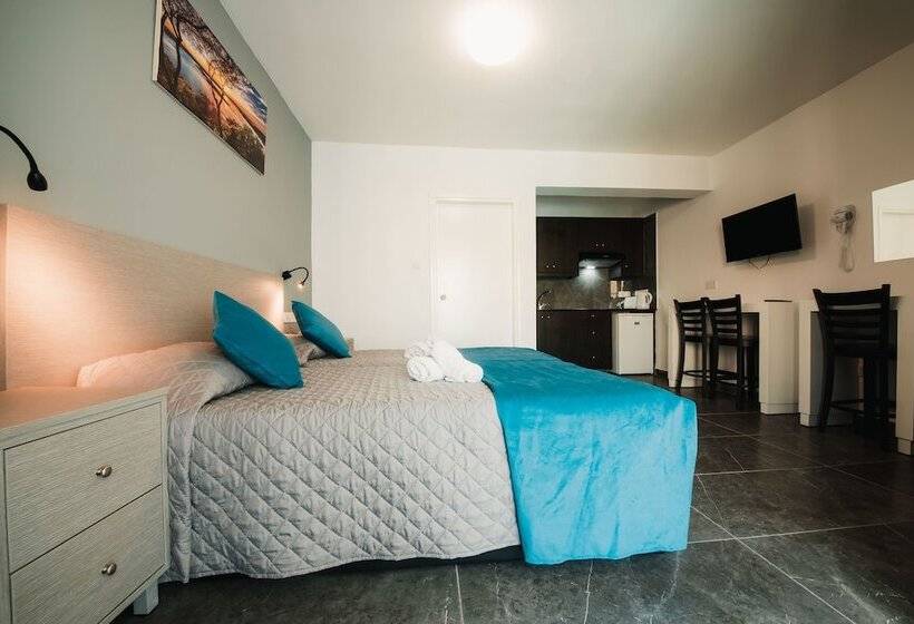 Quarto Triplo Superior, A Maos Hotel Apartments