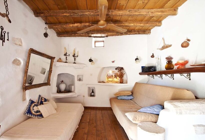 شقة غرفة واحدة, Anthippi