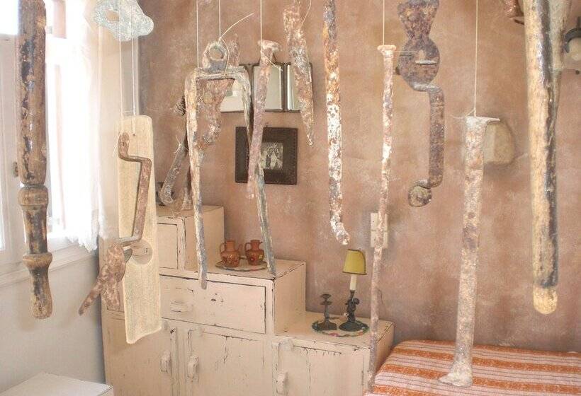 شقة غرفة واحدة, Anthippi