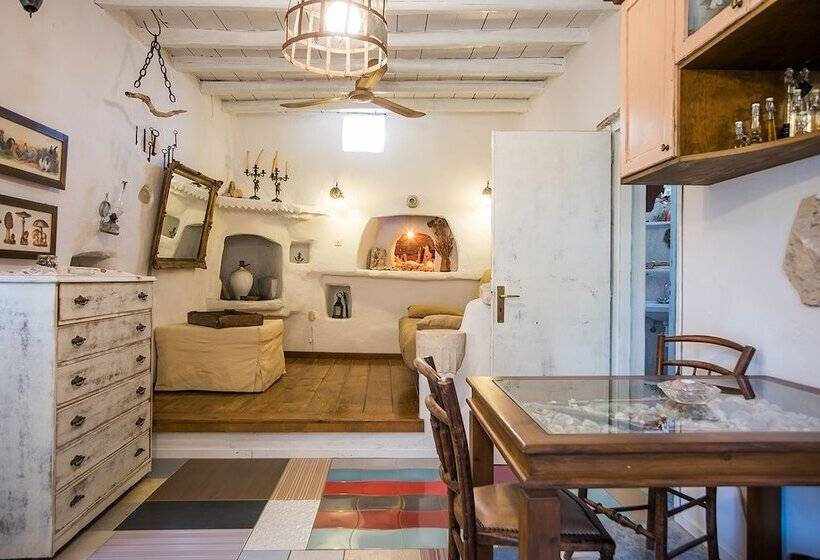 شقة غرفة واحدة, Anthippi