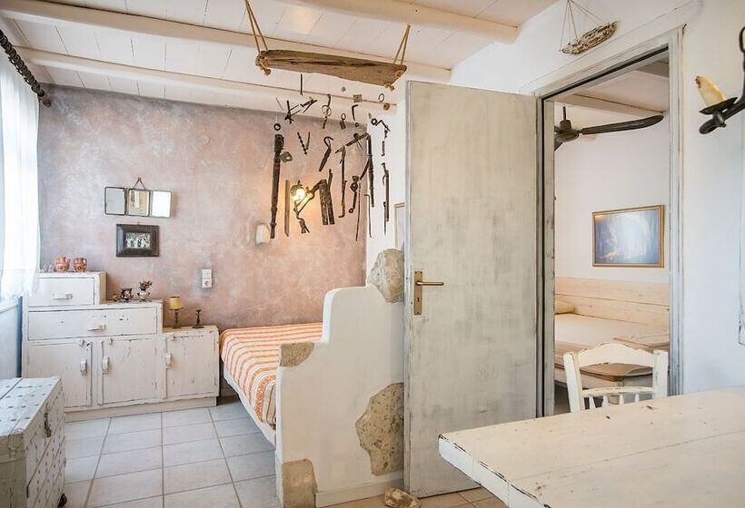 شقة غرفة واحدة, Anthippi