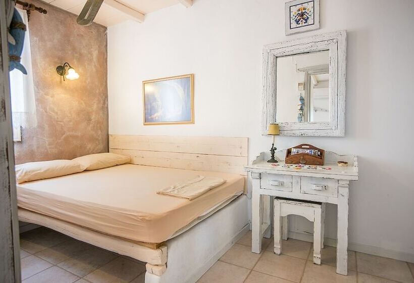 شقة غرفة واحدة, Anthippi