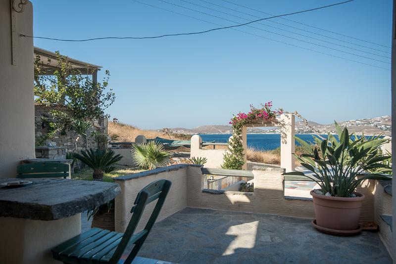 شقة غرفتين, Anthippi