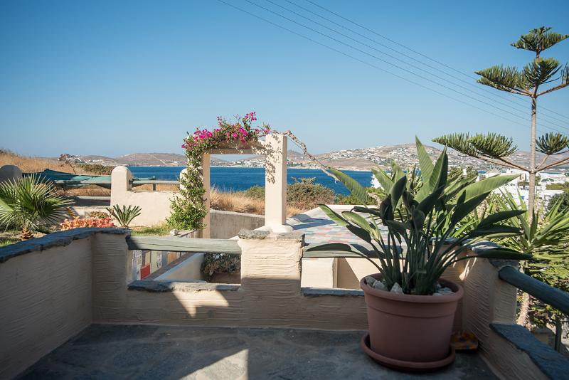 شقة غرفتين, Anthippi