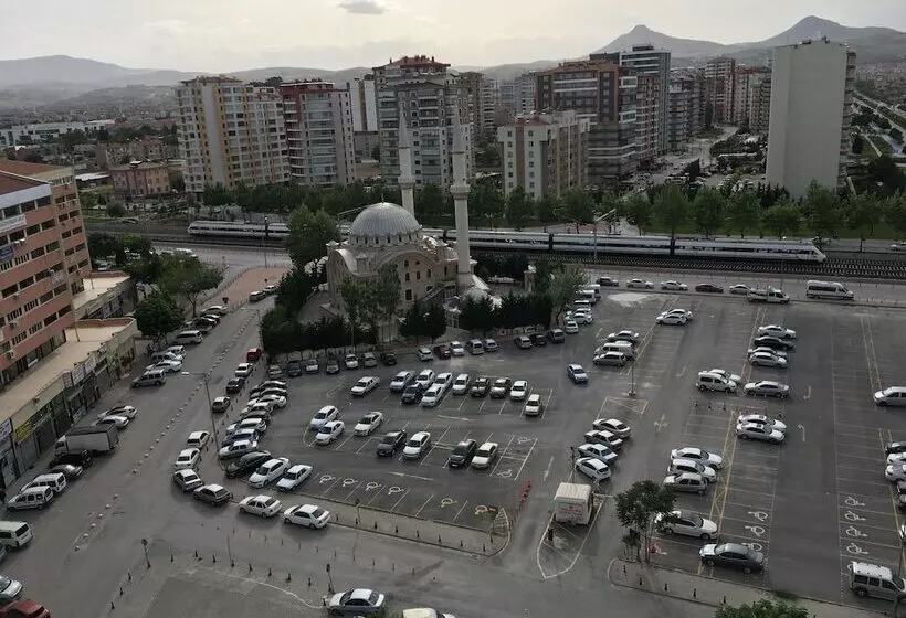 سوییت لوکس, Bera Konya